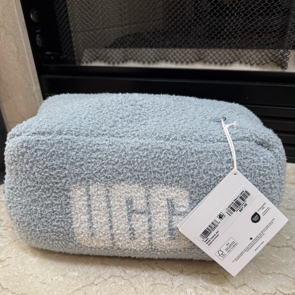 NWTA UGG 4 Piece Travel Pouch - Picture 1 of 7